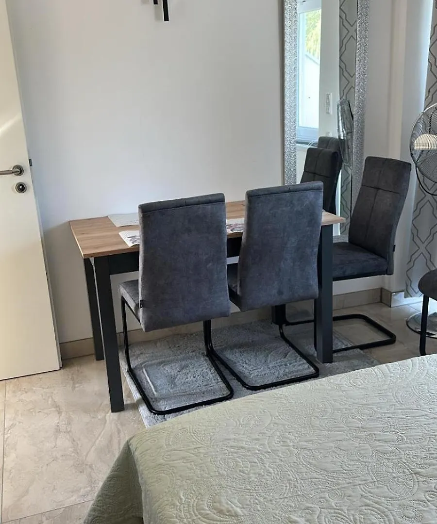 Two-Room Apartment With Fully Equipped Kitchen Near S8 Station Munich 0*,