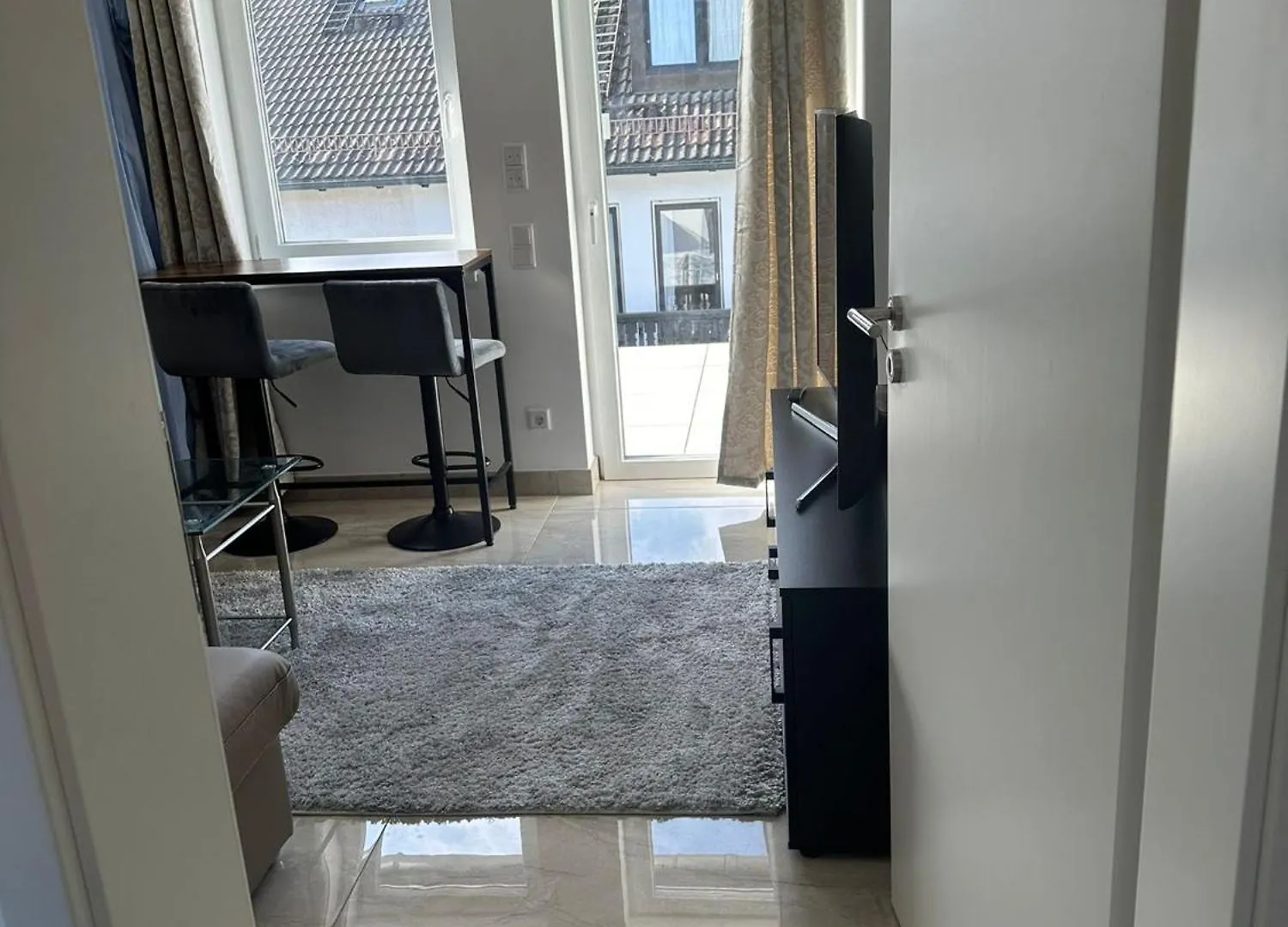 Two Rooms Apartment Near The S8 Train - Ideal For Workers - No Party Munich