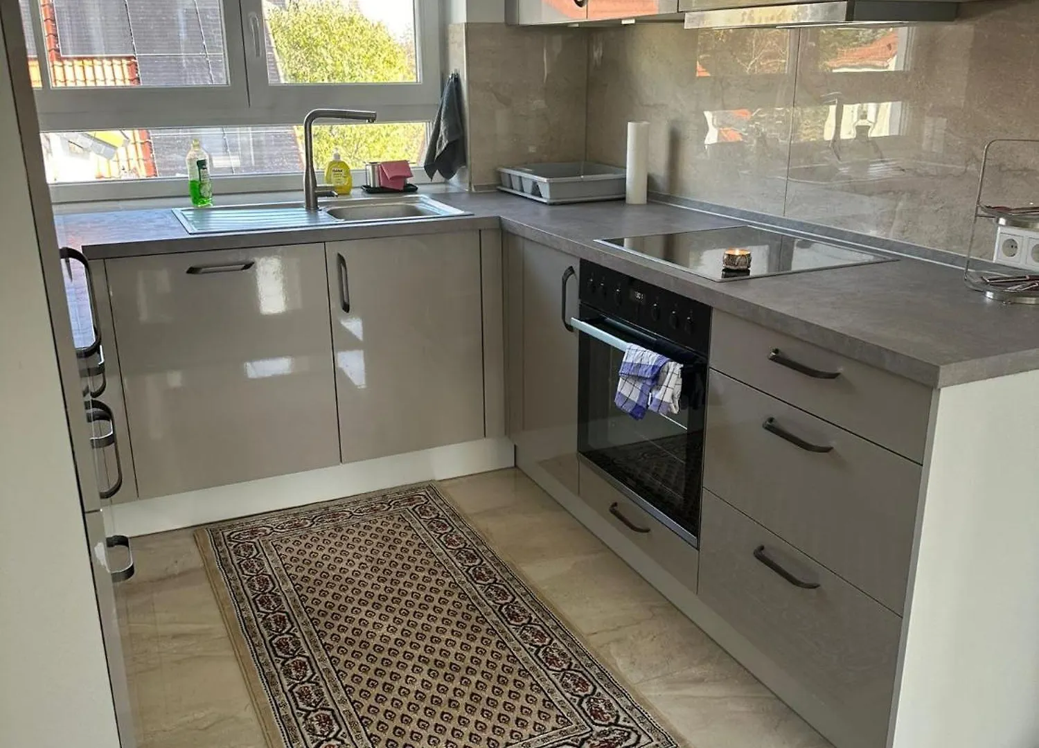 Apartment Zweizimmer-Apartment Mit Allen Einrichtungen In Einem Familienhaus - No Party - Near To S8 Station Line